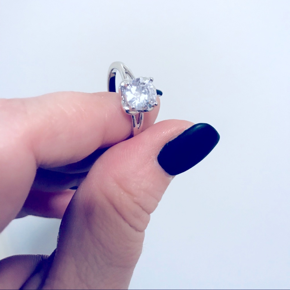 💍Glam Round Cushioned CZ Diamond Silver Ring 8💎 - Picture 6 of 16